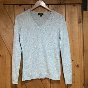 100% Cashmere Charter Club  V-neck Sweater
